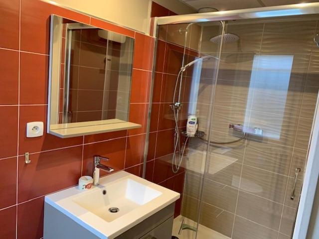 Chambre Independante Chez Particuliers Avec Salle De Bain Privative Anse Esterno foto